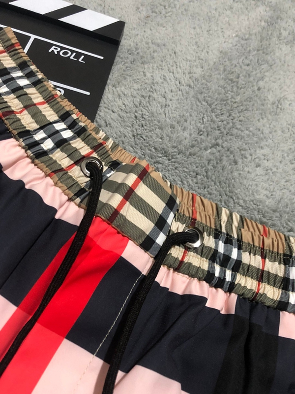 ブランドハーフパンツ背面デザイン